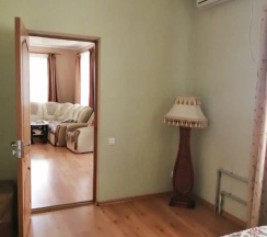 Люкс с 2 комнатами с балконом и с красивым видом из окна в Актай