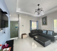 Коттедж с 3 комнатами в Uthaithani Resort