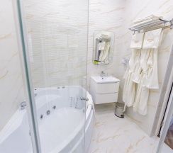Джуниор с джакузи в Grig`s Hotel