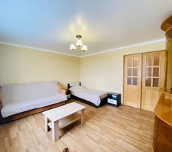 Апартаменты с балконом и с видом на город в Apartments on str. International, bld. 36