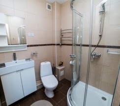 23 - Трехместный номер с балконом и прямым видом на море в Азов Инн