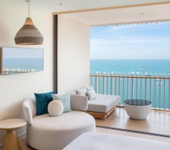 Двухместный номер Hilton Executive oceanfront двуспальная кровать в Hilton Pattaya