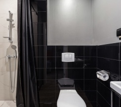 Двухуровневая студия с двуспальной кроватью и диваном в Greenfeel Smolensk