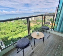 Номер Deluxe с балконом и с красивым видом из окна в Апартаменты Riviera Jomtien Beach
