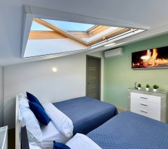 Апартаменты №11 "Семейный Люкс" на мансардном этаже в Саквояж