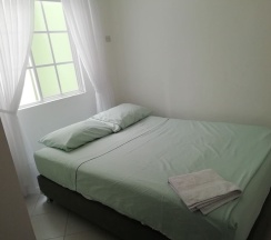 Коттедж в Bed & Breakfast Local Home