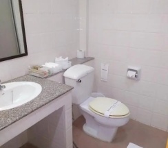 Трёхместный номер Garden в Birds and Bees Resort
