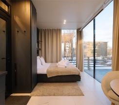 Зеркальный дом Премиум с душем в Резиденция Северное Сияние