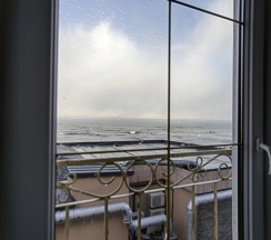 Двухместные апартаменты 9 с кухней с видом на море двуспальная кровать в Exclusive Hotel&Apartments