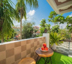 Двухместный номер Standard с балконом двуспальная кровать в Strawberry Garden Homestay