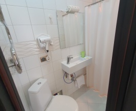 Номер Комфорт (с двуспальной кроватью) в Грибоедов хаус