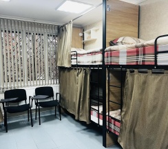 Кровать в женском номере c 5 двухъярусными кроватями (удобства на этаже) в Темпер прайд