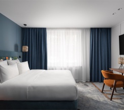 Номер Classic Superior Village c двуспальной кроватью и диваном в Arthurs SPA Hotel by Mercure