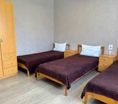 Эконом с общим с/у на этаже, три односпальные кровати в Vista