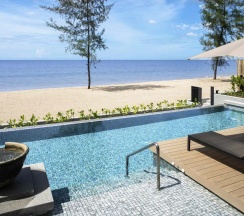 Двухместная вилла Luxury Pool Beachfront c 1 комнатой Sea view двуспальная кровать в Pullman Khao Lak Katiliya Villas