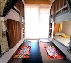 Кровать в общем номере в Гости