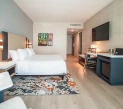 Четырёхместный номер Standard в Cambria Hotel Austin Downtown