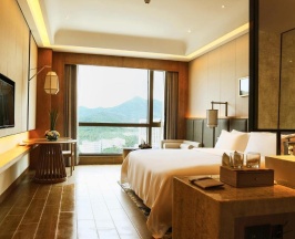 Двухместный номер Deluxe с видом на горы двуспальная кровать в Harman Resort Hotel Sanya