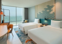 Двухместный номер Premium с балконом и beachfront 2 отдельные кровати в Holiday Inn Pattaya, an IHG Hotel