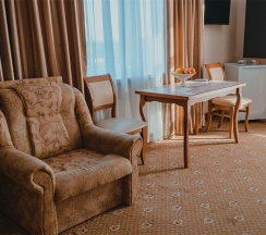 2-комнатный номер стандарт с 1 односпальной и 1 двуспальной кроватью в Анапа