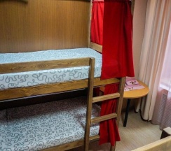Кровать в 6-местном общем номере в Алые паруса