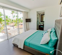 Апартаменты в Incredible 4BR Beachfront Penthouse with Ocean View