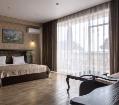 Люкс с балконом и видом на внутренний двор в Karap palace hotel