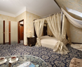 ДЕЛЮКС ПРЕЗИДЕНТСКИЙ С БАЛКОНОМ И ВИДОМ НА ГОРЫ (№9) в Dombai Palace