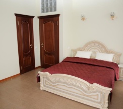 Номер стандарт с 1 двуспальной кроватью с балконом в Barocco Lv Hotel