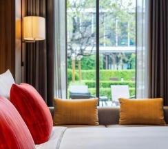 Двухместный Pool Access номер Deluxe двуспальная кровать в Villa Deva Resort & Hotel Bangkok