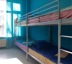 Общий десятиместный мужской номер в 7skyhostel