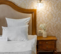 Двухместный полулюкс №2 с 2 комнатами с красивым видом из окна двуспальная кровать в Лель