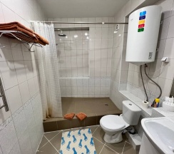 Двухместный номер категории "Семейный-Светлый" с двуспальной кроватью, с возможностью двух дополнительных мест. в Викинг