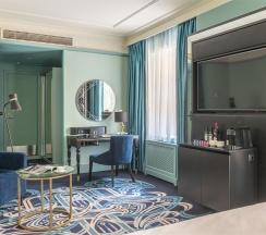 Улучшенный с видом во внутренний двор в Cosmos Selection Saint-Petersburg Nevsky Royal Hotel