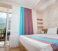 Делюкс апартаменты с балконом и видом на горы в Alba inn apartments