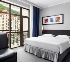 Двухместный номер Семейный с балконом (двуспальная кровать) в Park Inn Radisson Роза Хутор