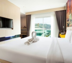 Номер Deluxe с балконом в The AIM Patong Hotel