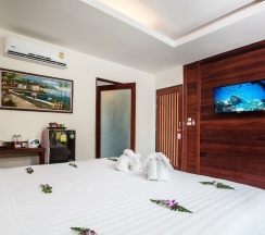 Вилла с балконом в Howard Johnson by Wyndham Phuket Naiyang