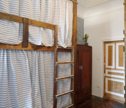 Кровать в общем 6-ти местном номере в Chickadee Coliving
