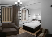 js номер в Brick Walls Hotel