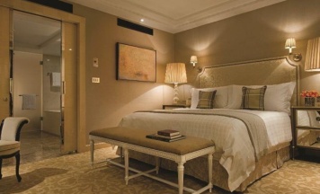 Двухместный люкс Deluxe с балконом двуспальная кровать в Four Seasons Hotel London at Park Lane
