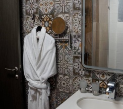 Номер улучшенный с 1 двуспальной кроватью в Green Garden Hotel
