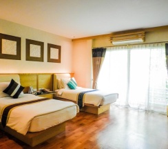Двухместный люкс с видом на море двуспальная кровать в Vartika Resovilla KuiBuri Beach Resort and Villas