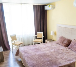 Стандартный номер с балконом на двух гостей и видом во двор (Корпус Б) в Оптимист