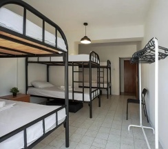 Кровать в общем номере в White Hostel