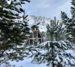 Дом А-фрейм две спальни с видом на горы в Айвенго