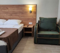 Двухместный номер с балконом с видом на фасад в Amina