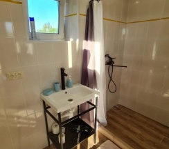 Двухместный коттедж с красивым видом из окна двуспальная кровать в Банный остров