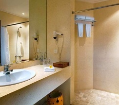 Двухместный номер Deluxe двуспальная кровать в Keraton Jimbaran Beach Resort