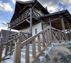 Коттедж Superior с балконом и с красивым видом из окна в Горки